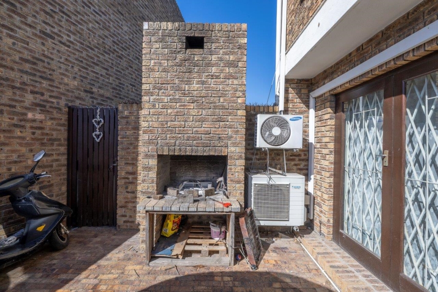 3 Bedroom Property for Sale in Stikland Western Cape